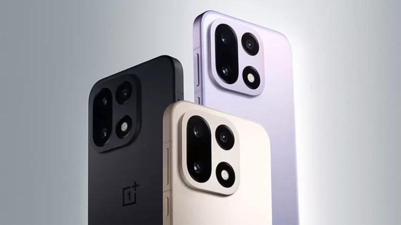 Смартфон OnePlus 15 с меню обновления