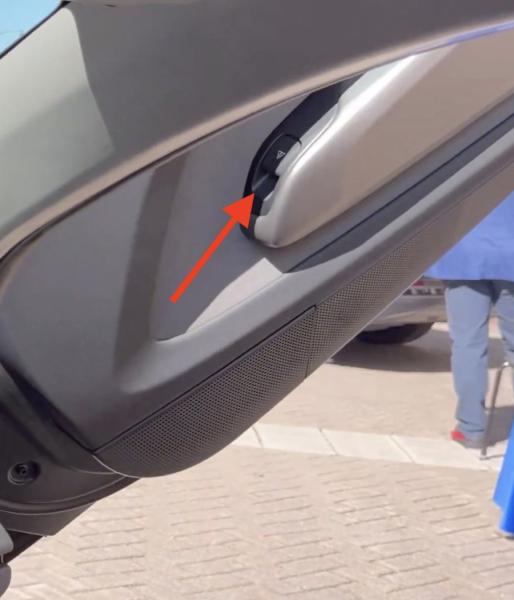 Рычаг открывания дверей Tesla Cybercab