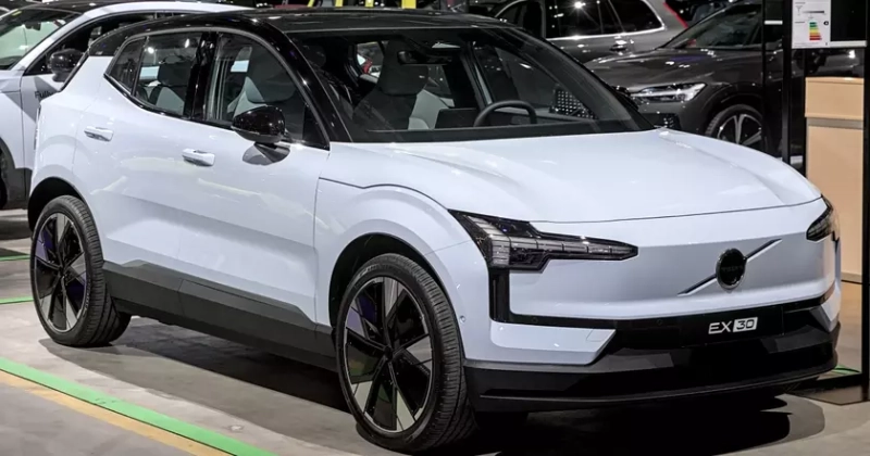 Эра электромобилей продолжается: Volvo EX30 сияет на автосалоне в Цюрихе 2023