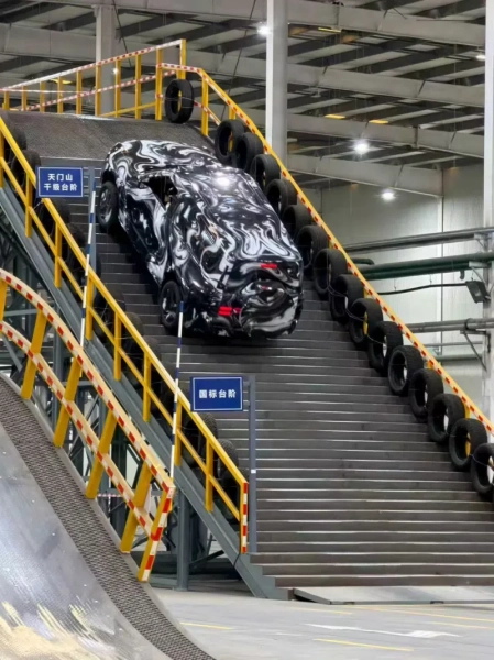 Yangwang U8 на экстремальных испытаниях