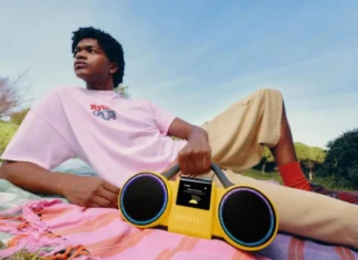 Philips возвращает легенду: Культовая серия Moving Sound в ярко-желтом исполнении