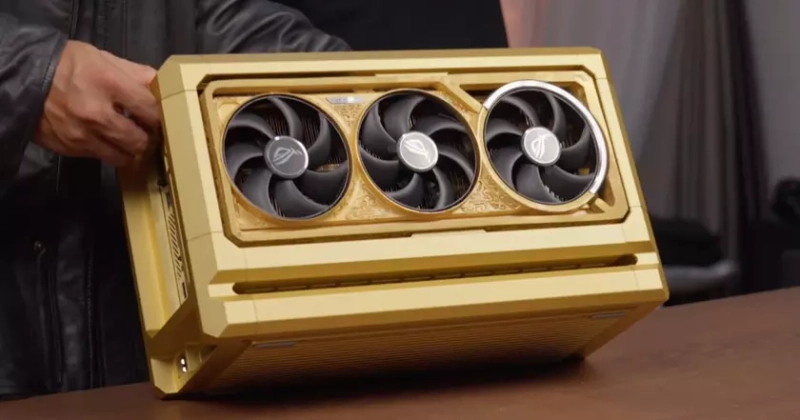 Золотая видеокарта Asus RTX 5090