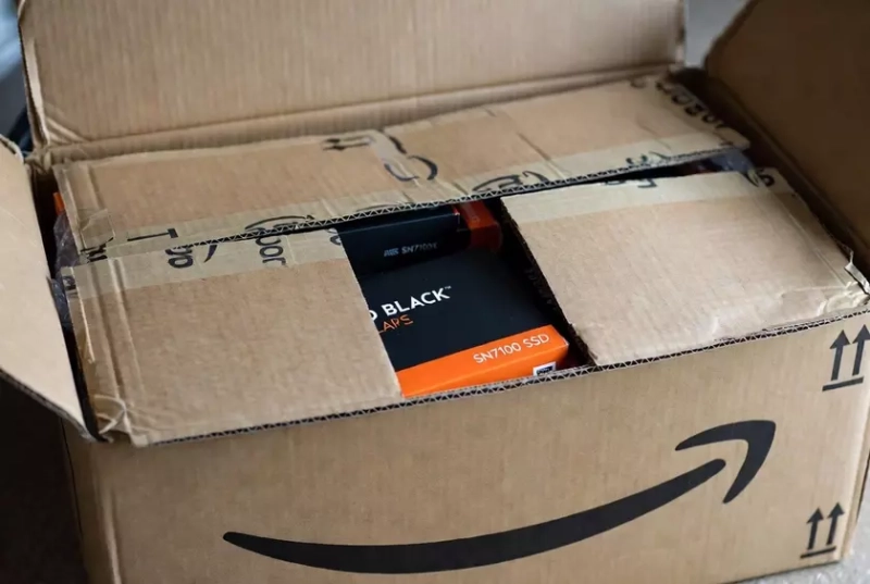 Десять накопителей WD Black SN7100 в заводской упаковке