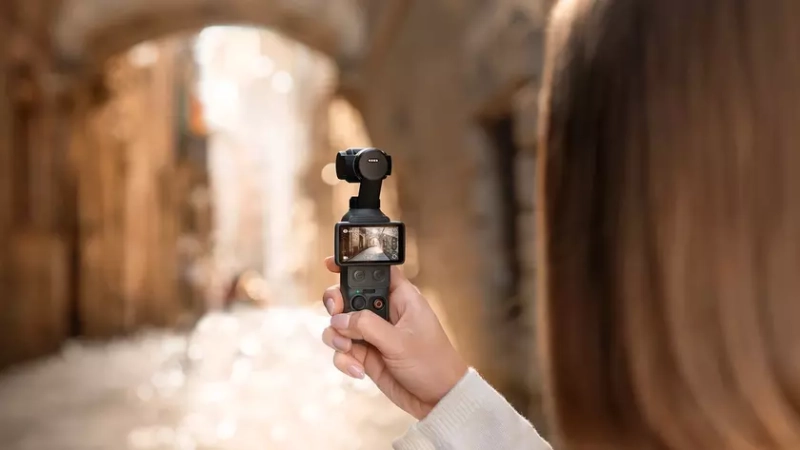 Новая камера DJI Osmo Pocket 4 на подвесе