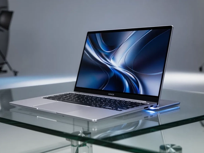 Ноутбук Honor MagicBook 2026 в металлическом корпусе
