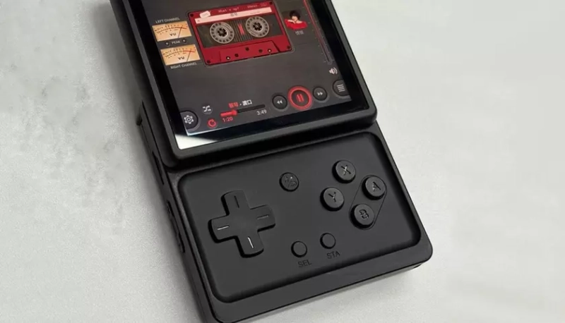 Кто сказал, что ретро не в моде? Встречайте Anbernic RG Rotate!