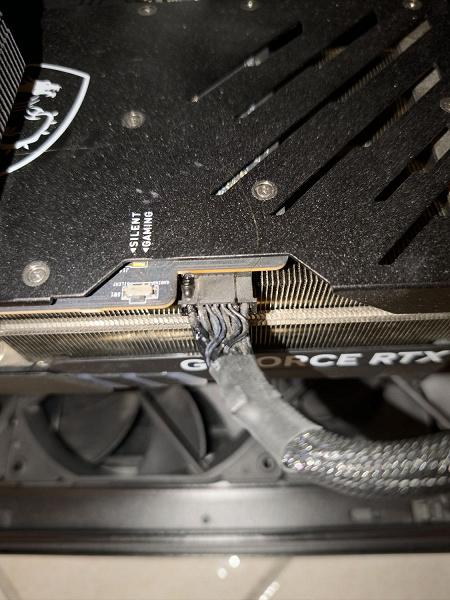 Оплавленный разъем питания