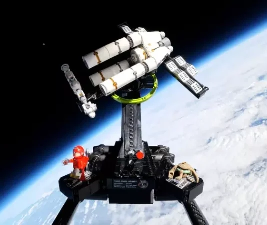 Lego установил рекорд: конструктор покорил стратосферу в рамках промо-кампании фильма