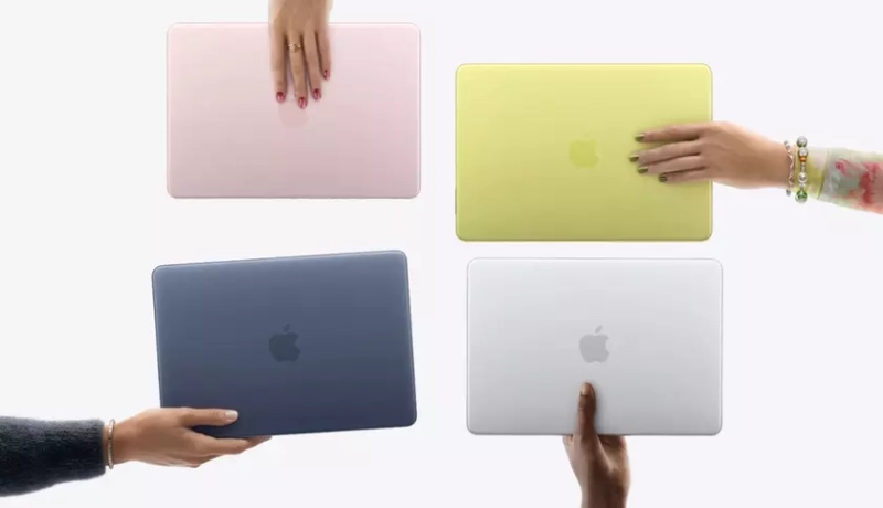 Ноутбук MacBook Neo на рабочем столе
