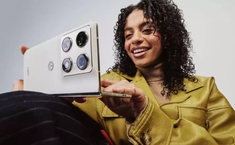 Back to the Future: The Motorola Razr Makes a Foldable Comeback