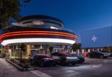 Tesla раскрыла план превращения зарядки в развлечение: как бургеры изменят электромобильную инфраструктуру