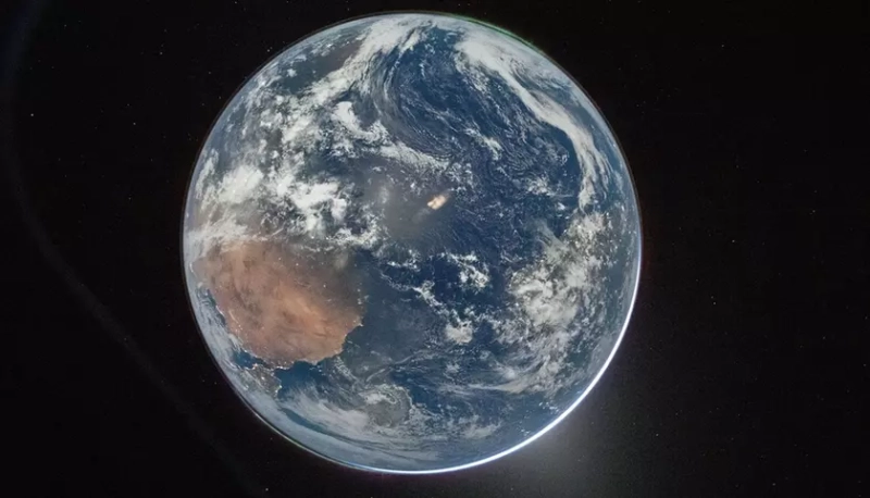 Загадочные детали на новых изображениях нашей планеты