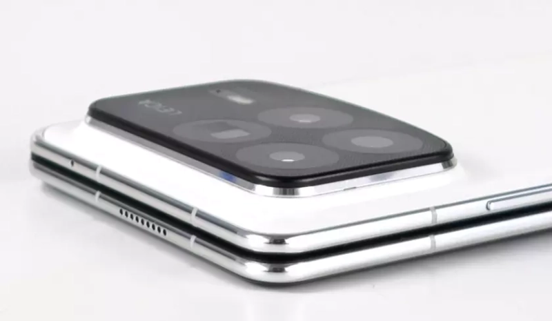 Новый складной смартфон Xiaomi