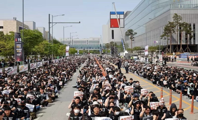 Митинг работников Samsung в Корее