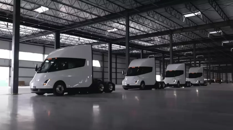 Серийный тягач Tesla Semi 2026