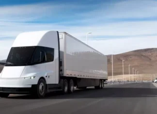 Tesla Semi: революция в грузоперевозках стартовала — первый массовый электротягач уже едет