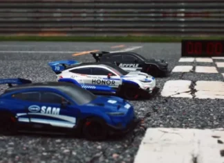 Honor протестировал аккумуляторы смартфонов на выносливость: RC-гонки, которые изменят ваше представление о батареях