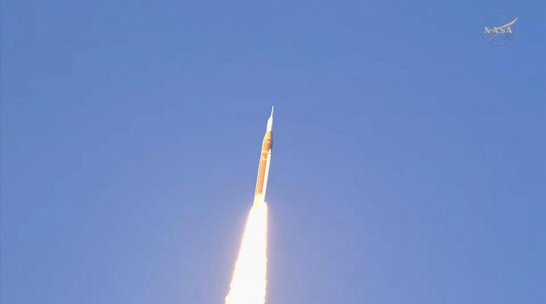 Момент старта ракеты SLS