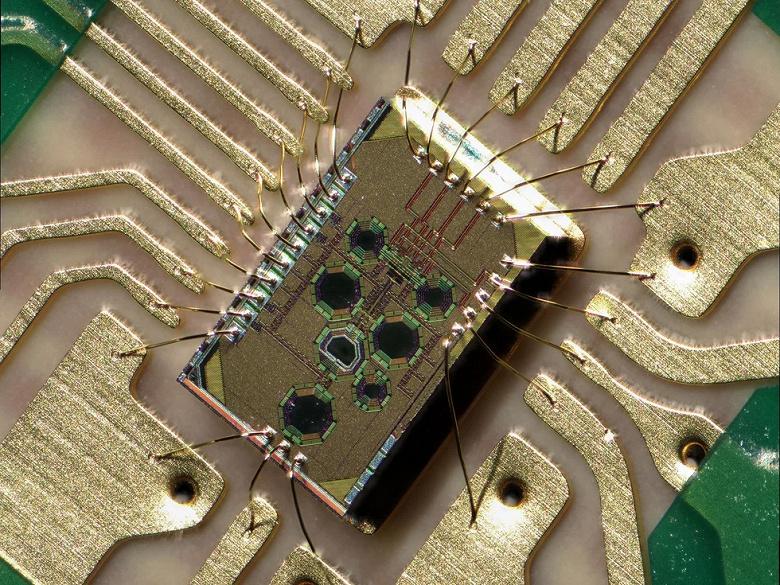 Wi-Fi в аду: японцы создали чип, который не боится радиации