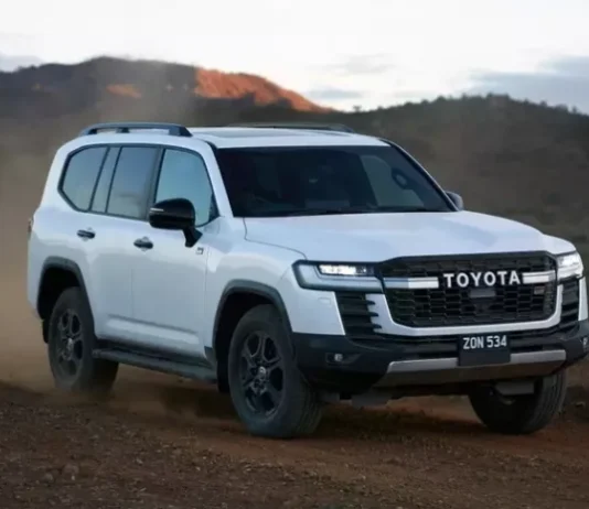 Toyota Land Cruiser 300 Hybrid: Революция мощности с электрической поддержкой