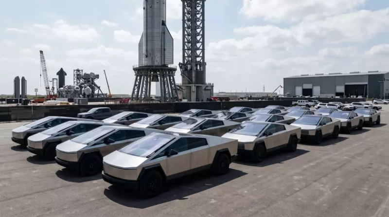 Tesla Cybertruck возле объекта SpaceX