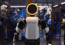 Atlas протестировал новый режим: как Boston Dynamics научила робота таскать холодильники за сутки