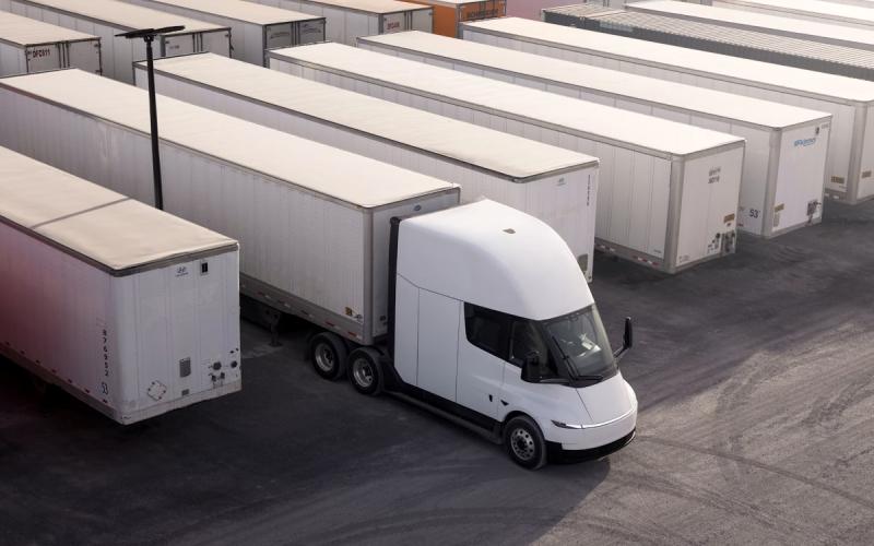 Tesla Semi без прикрас: регулятор раскрыл реальную емкость батарей и запас хода
