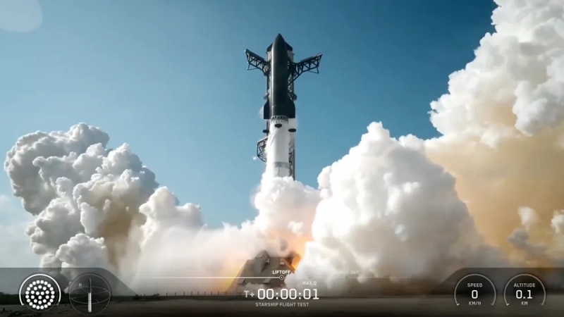 Starship V3 над стартовой площадкой