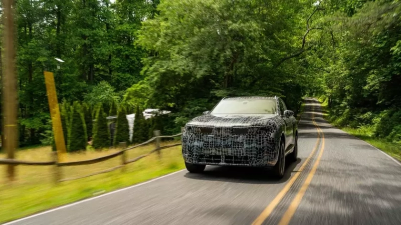 Прототип нового BMW X5 во время дорожных испытаний