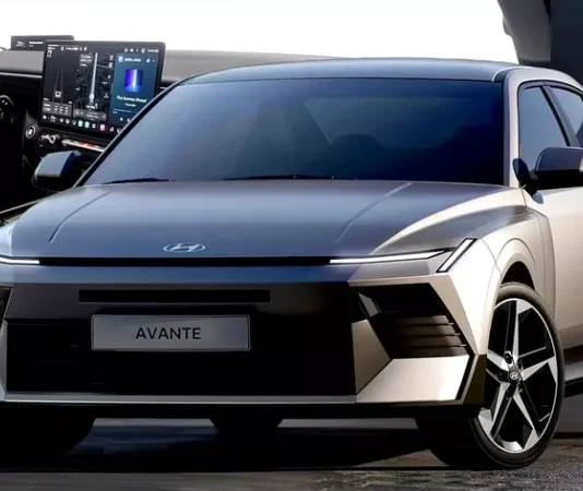 Hyundai Elantra восьмого поколения: седан с генеративным ИИ и гибридом против тренда