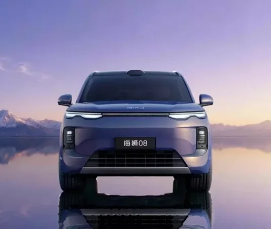 BYD раскрыл электрический гигант: кроссовер с 900 км пробега и батареей размером с малолитражку