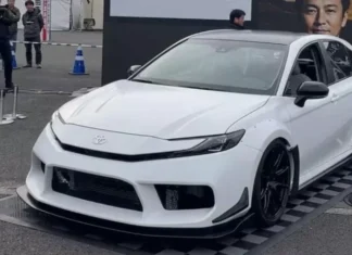 Двухмоторный beast: Toyota Camry, которая взрывает представления о среднем седане