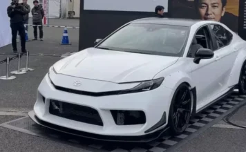 Двухмоторный beast: Toyota Camry, которая взрывает представления о среднем седане