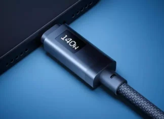 DJI представила «умный» USB-C кабель с дисплеем: контроль зарядки в реальном времени