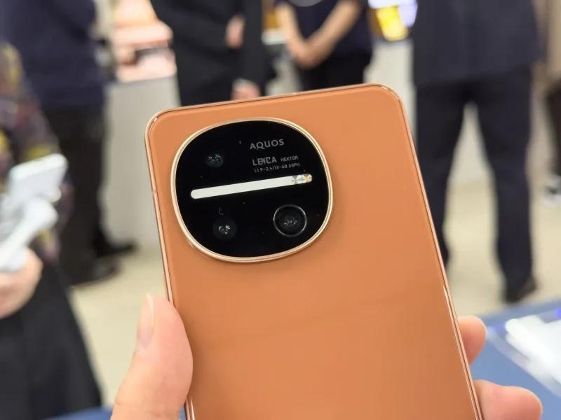 Sharp Aquos R11 Детали