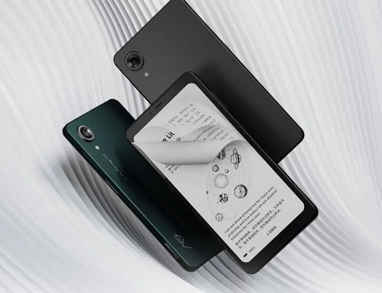 Hisense A10: Черно-белый реванш после трехлетнего перерыва