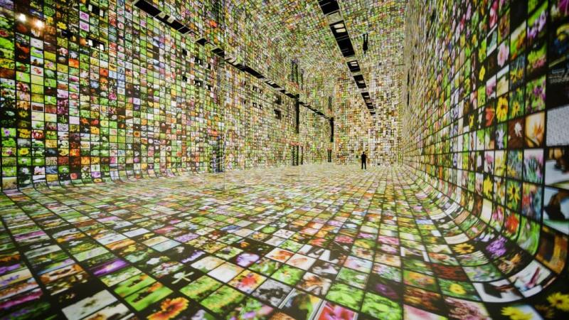 ИИ нейросети и искусство: первый в мире AI-музей Dataland, который буквально чувствует посетителей