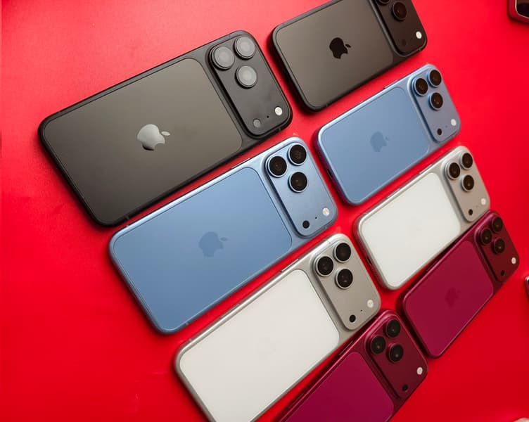 iPhone 18 Pro: вишневый цвет и «толстый» намек на новую камеру