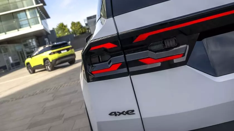 Обновленный Jeep Compass 4xe 2026 на бездорожье