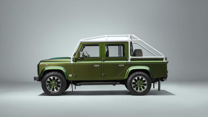Версия пикап в хамелеоновом окрасе. Фото: Land Rover