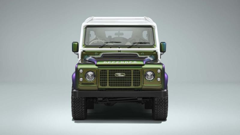 Версия пикап в хамелеоновом окрасе. Фото: Land Rover