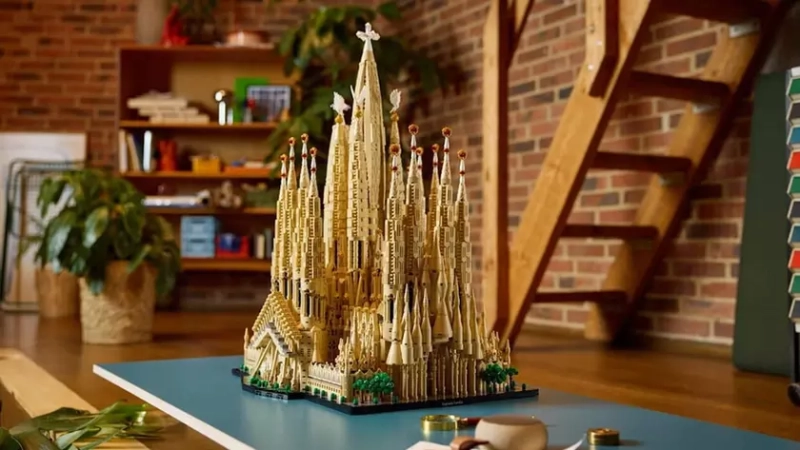 Iconic Architecture in LEGO: Dive into the Sagrada Família Build