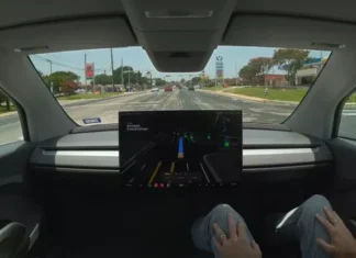 Cybercab Tesla вышел на улицы Остина: первые беспилотные такси без руля уже маневрируют в городском трафике