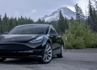 Технологический цирк на колесах: как Tesla научила FSD танцевать на краю пропасти