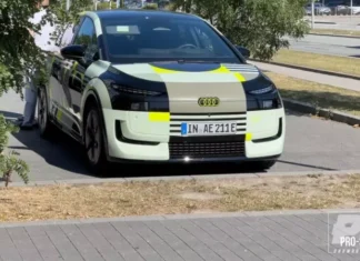 Audi A2 e-tron раскрыли на тестах: как немцы возродили легенду с платформой Volkswagen и странными крыльями