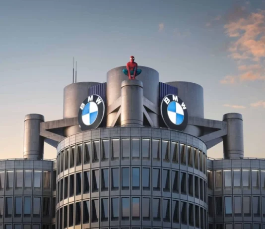 BMW встала в строй Мстителей: как E Ink и Человек-паук продают электромобили Neue Klasse