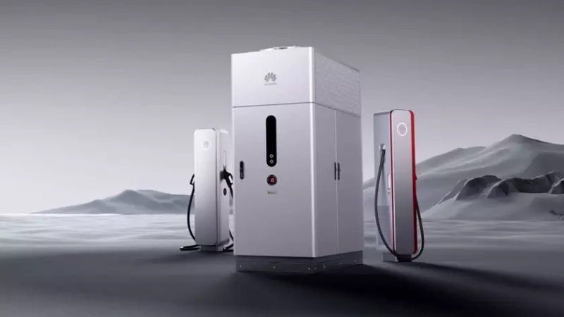 Зарядная станция Huawei SuperCharge у дороги