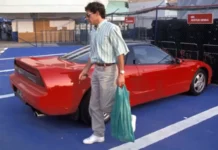 Красная NSX Сенны выставлена на аукцион: почему личный автомобиль легенды F1 стоит миллион долларов