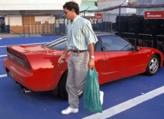 Красная NSX Сенны выставлена на аукцион: почему личный автомобиль легенды F1 стоит миллион долларов