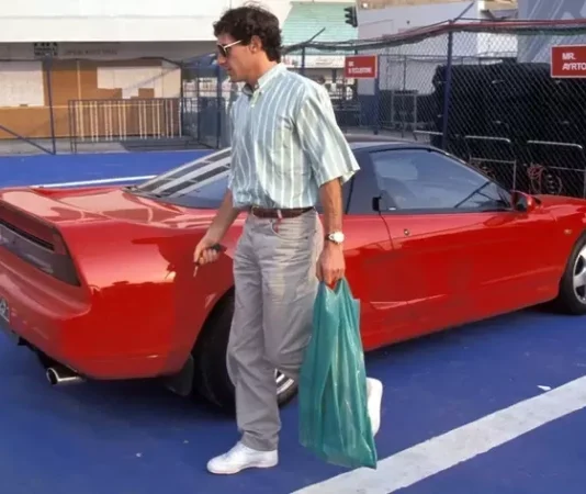 Красная NSX Сенны выставлена на аукцион: почему личный автомобиль легенды F1 стоит миллион долларов
